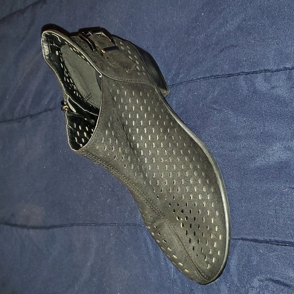 Bella Marie Black Low Ankle Heels - Women's size 8.5